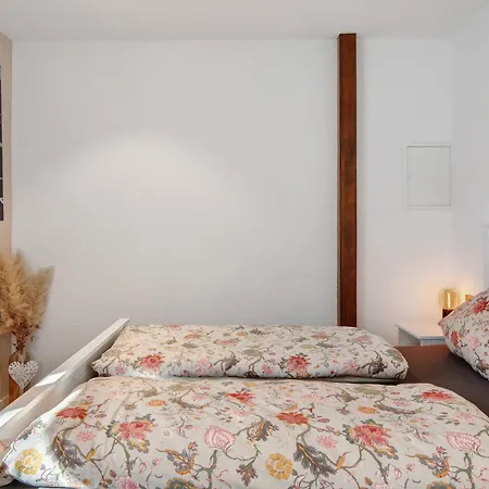 Kaiserstuhlnest Am Rhein *